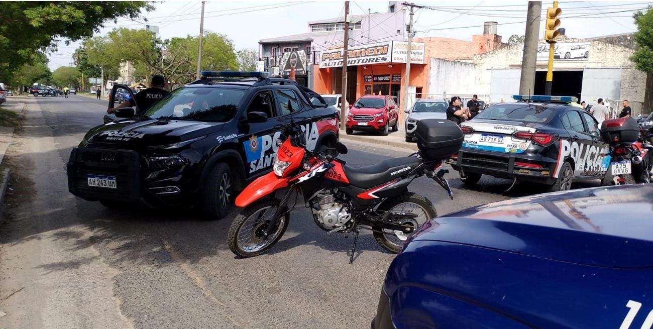 Tensión en Santo Tomé: un hombre se atrincheró en un comercio tras atacar con un cuchillo a su pareja