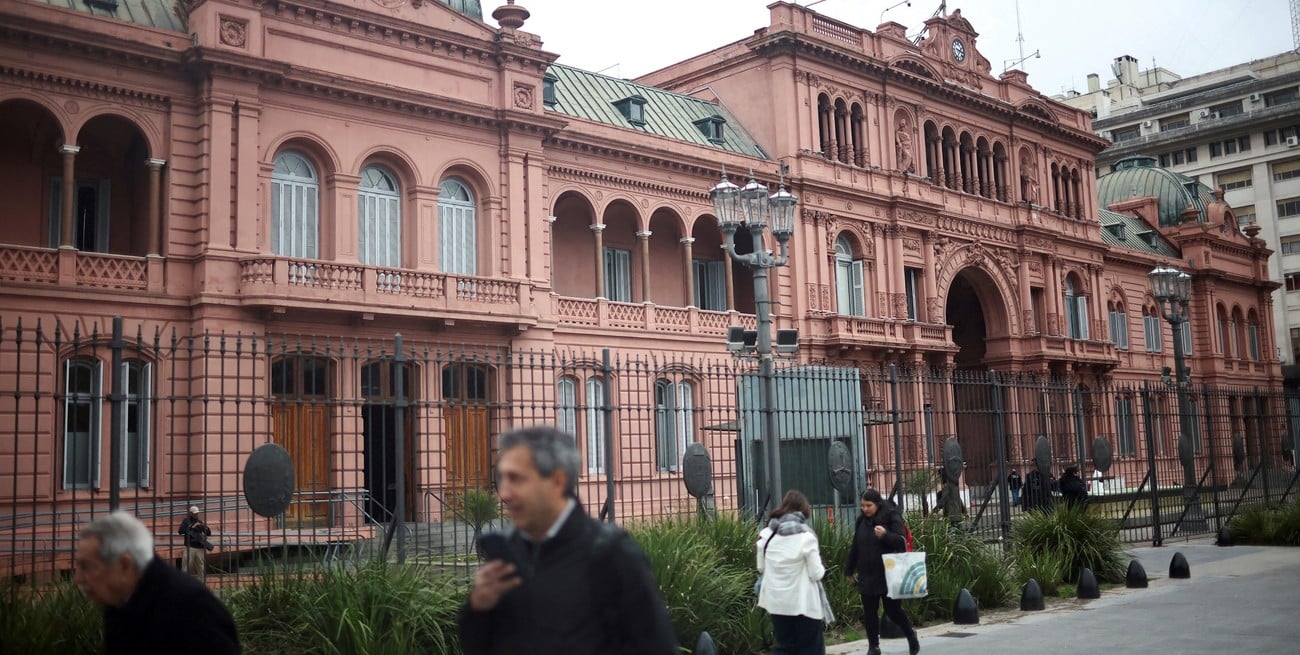 El ajuste en el salario público nacional fue más fuerte que el recorte del personal
