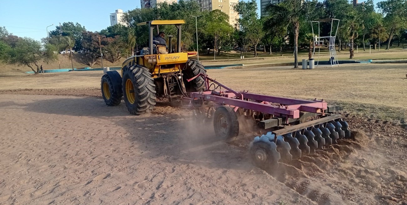 Antes de que llegue el agobiante calor, ponen a punto los piletones en los parques del Sur y Garay