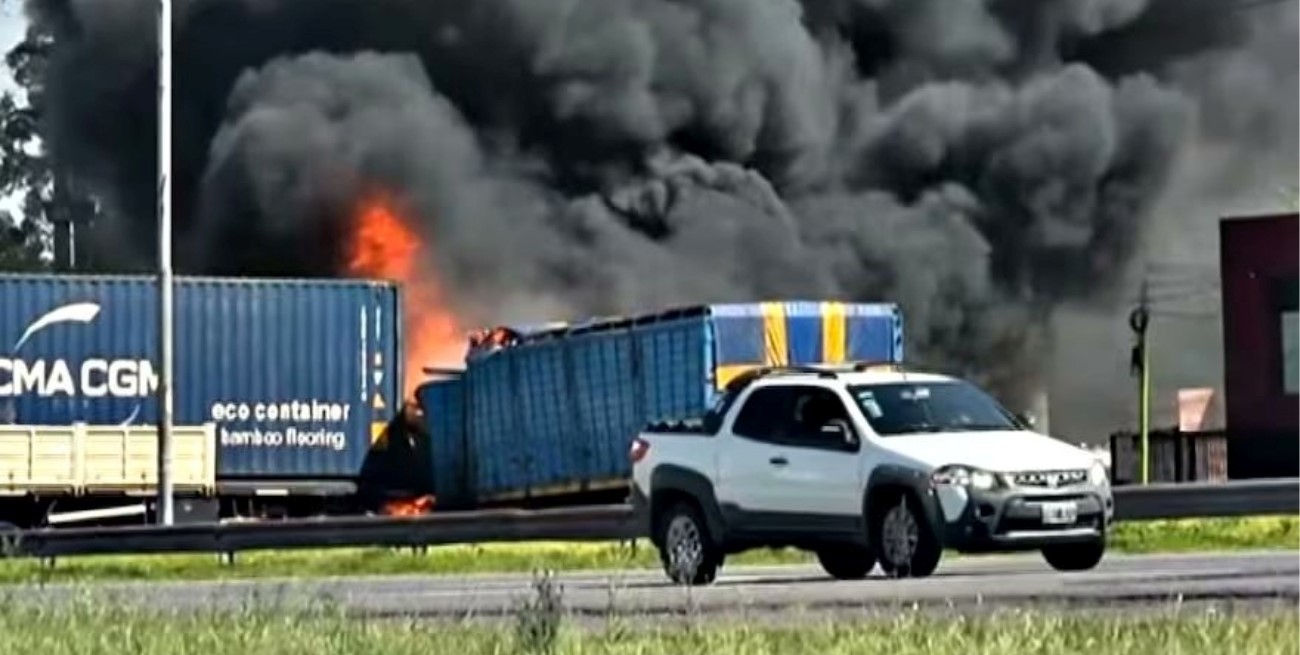 Choque e incendio en la Panamericana: tres muertos y varios heridos