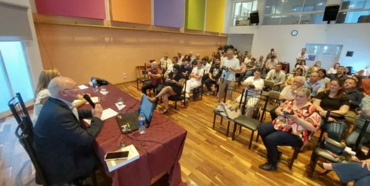 Vera realizó una conferencia sobre el Juicio por Jurados