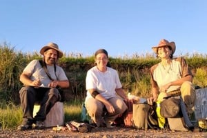Los investigadores Juan David Ávila y Mariela Gallego, junto a la jefa de Cultura, Josefina Castro,