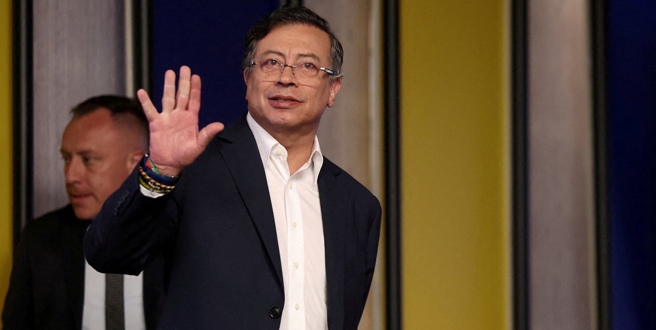 Insólito: el presidente de Colombia publicó como noticia un video de saqueos en Argentina pero de 2023