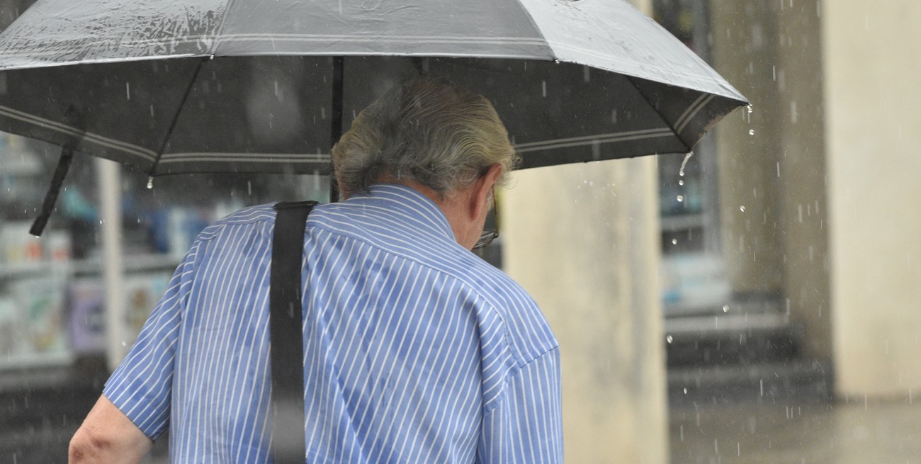 Alertas amarillos y naranjas por lluvias en 13 provincias de Argentina