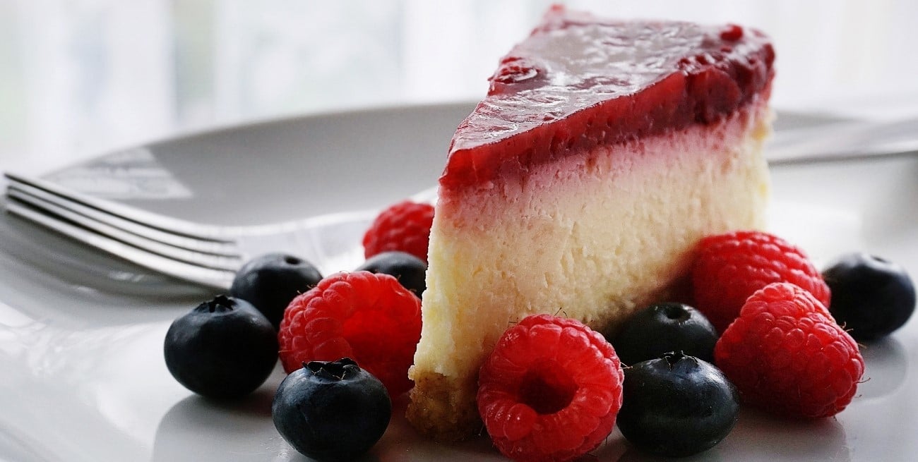 Receta rápida de cheesecake de frutos rojos: combina sabor y practicidad