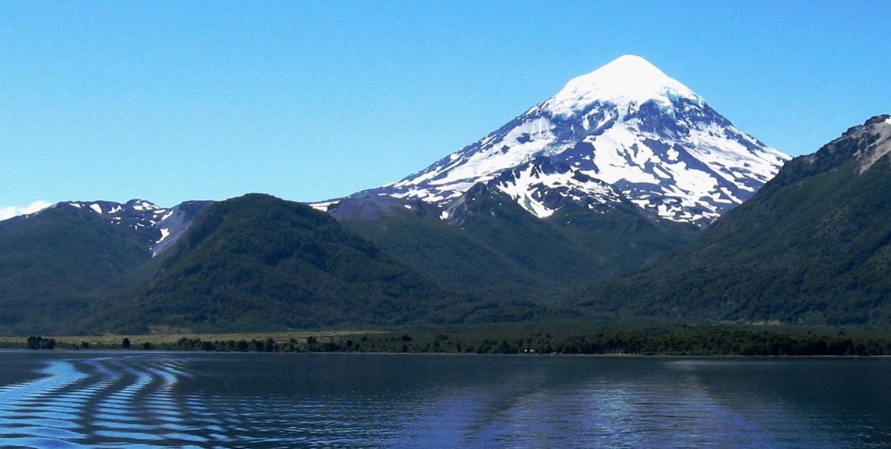 Se perdieron dos montañistas en zona prohibida del Volcán Lanín: clima extremo complica el rescate