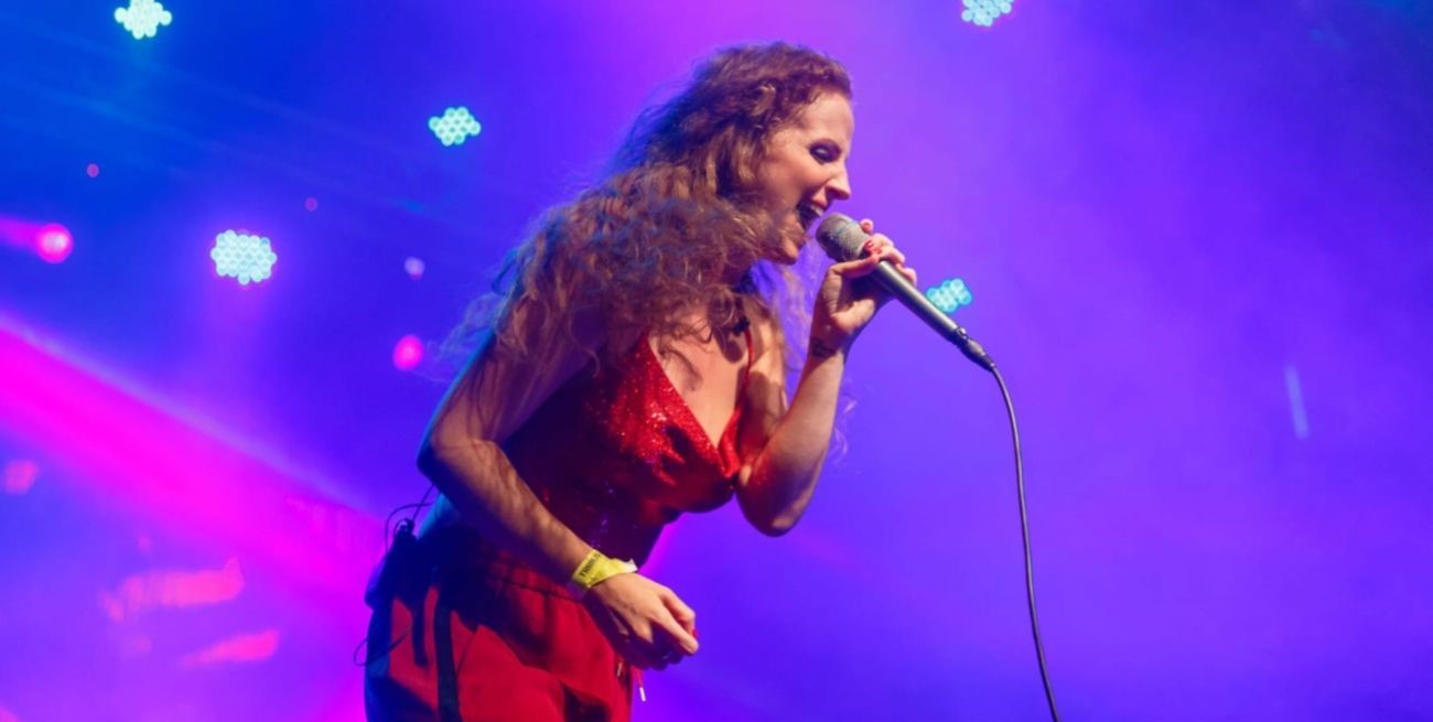 Vanda Krai vuelve con She Loves 90s para recordar un tiempo dorado