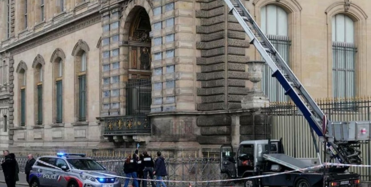 Francia: detuvieron a dos sospechosos por el robo de joyas en el Louvre