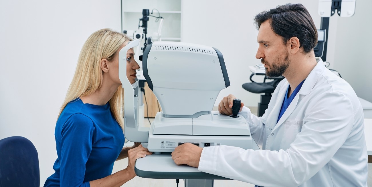 Cansancio ocular y pantallas: cómo proteger tus ojos según un oftalmólogo