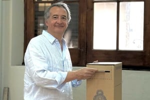 Mayoraz este domingo emitiendo su voto. Crédito: Prensa Nicolás Mayoraz