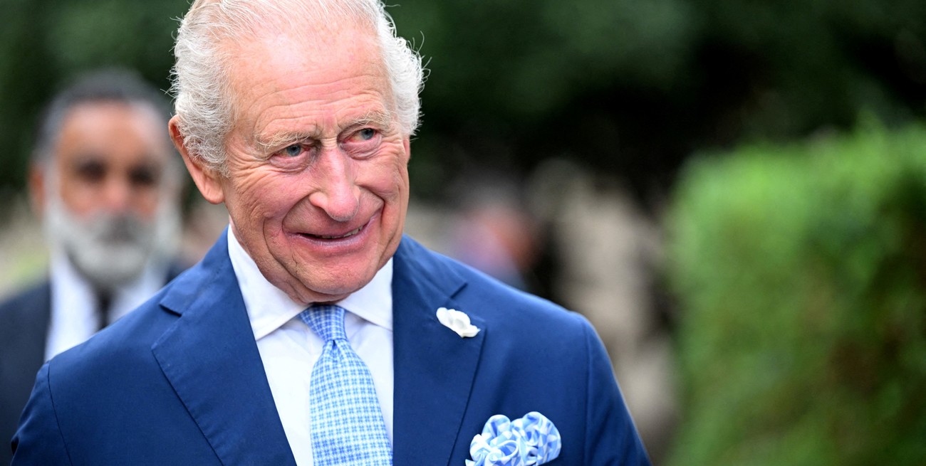 Video: abuchearon al rey Carlos por la participación del príncipe Andrés en el caso Epstein