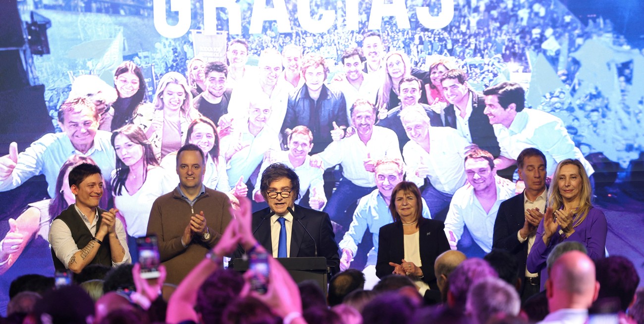 Tras el triunfo electoral, Milei prepara cambios en el gabinete "a la luz del nuevo Congreso"