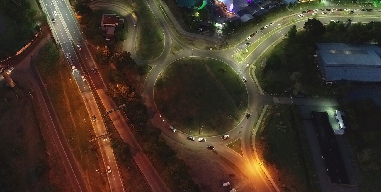 Cortes y desvíos de tránsito por trabajos de bacheo en la cabecera este del Puente Colgante