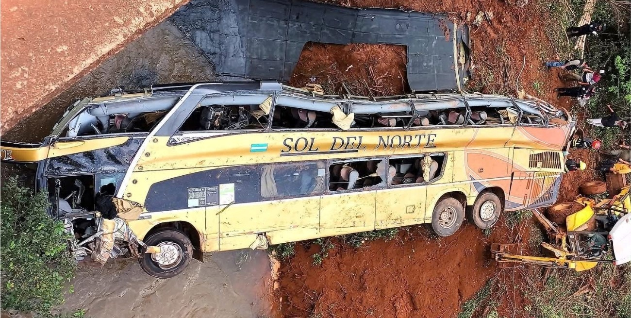 "Pisé el freno con todas mis fuerzas": habló el chofer del micro que volcó en Misiones