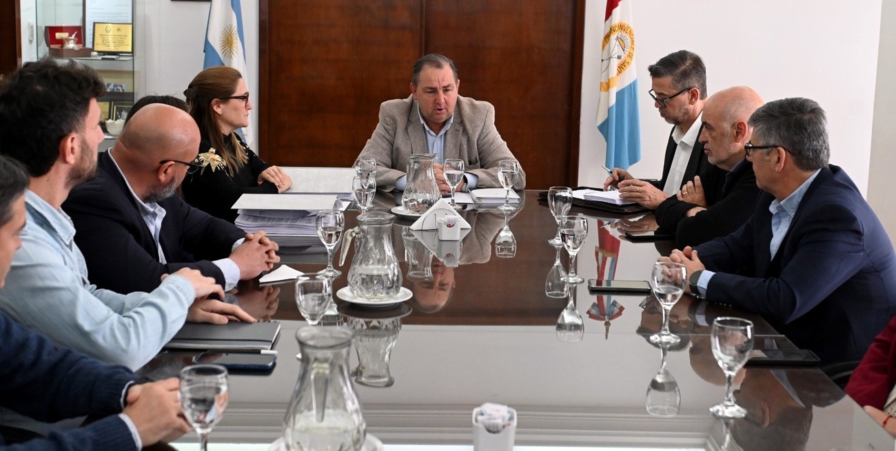 Poletti recibió el informe técnico que sugiere reformas previsionales para garantizar la Caja