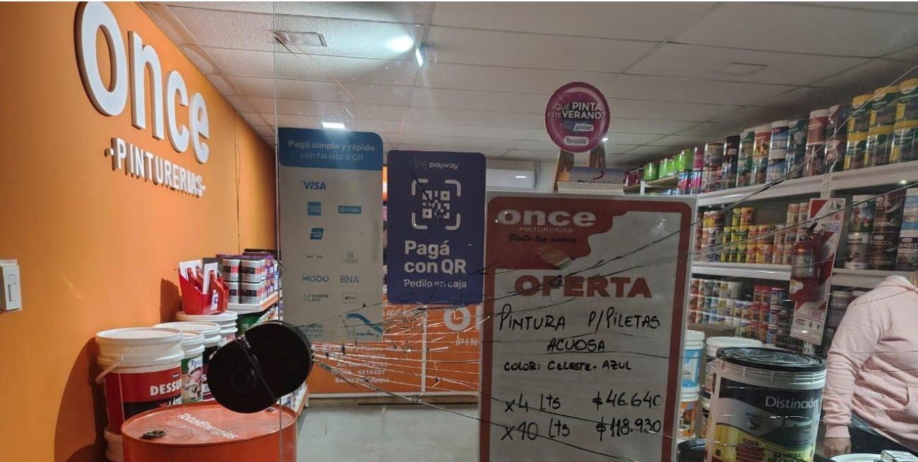 Robo relámpago en una pinturería: “En diez segundos entraron, agarraron lo primero que vieron y huyeron”