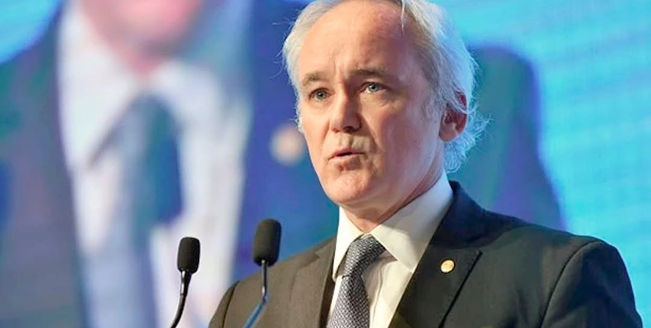 El gobierno suelta pesos y anuncia que comprará reservas en el 2026
