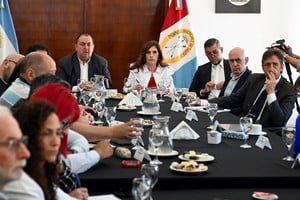 La presentación se llevó a cabo en la Sala de Intendencia del Palacio y participaron todos los y las ediles locales. MCSF