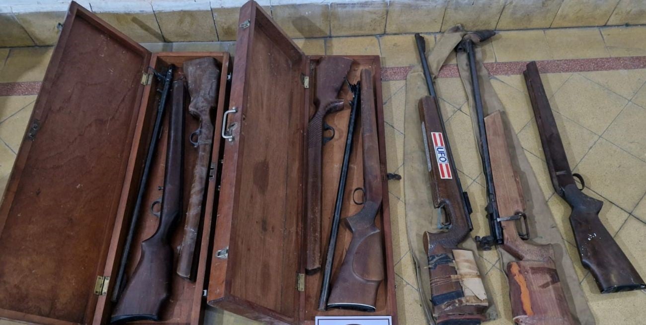 Denunciado por agredir a su pareja tenía cuatro rifles en su casa
