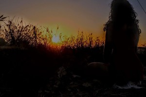 Nunca había visto cómo hacían las mujeres para tratar sus largos cabellos, naturalmente lacios, para dejarlos con brillo y rizados.