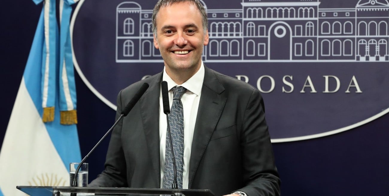 En defensa de Adorni