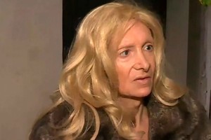 La mediática fue sacada de su casa por personas vestidas de médicos y policías.