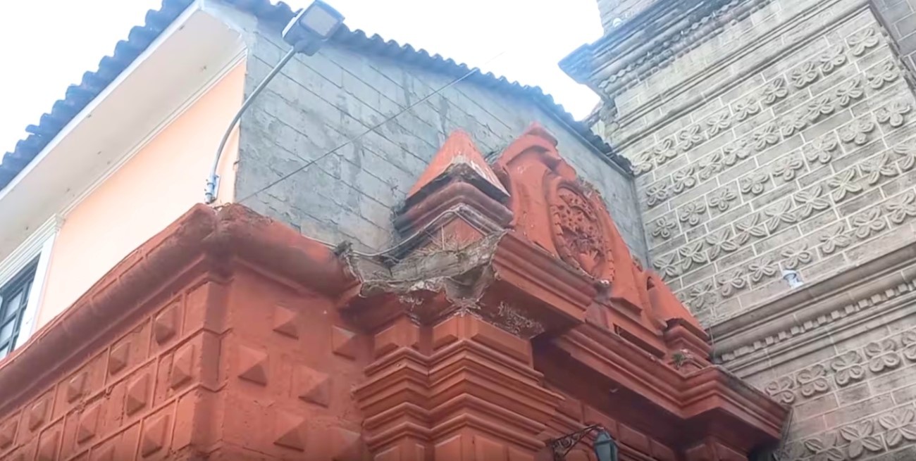 Una mujer murió tras derrumbarse parte de la fachada de una iglesia en Perú