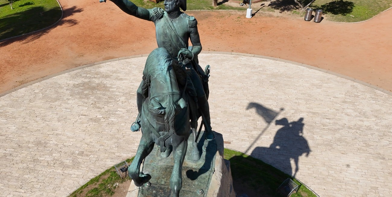 El Monumento al General San Martín en Santa Fe, una obra para admirar  