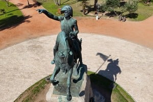 Monumento al General don José de San Martín, "Padre de la Patria", en la plaza del mismo nombre.