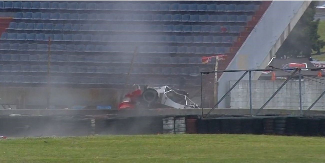 El auto de Luis Gastaldi voló y cayó en la tribuna durante la final del Top Race en Buenos Aires
