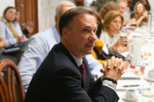 El ministro Lisandro Enrico expone en la Comisión de Obras Públicas de la Cámara de Diputados. Foto: Manuel Fabatía