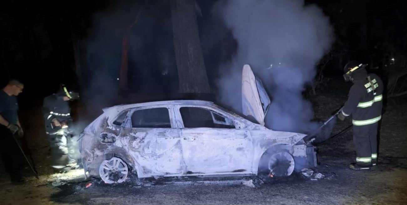 Incendiaron un auto en Sauce Viejo y otro en Santa Fe