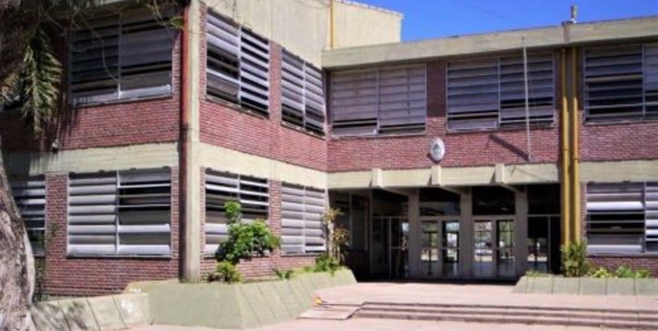 Con solidaridad comunitaria, crece la orquesta del colegio superior n° 42 de Vera