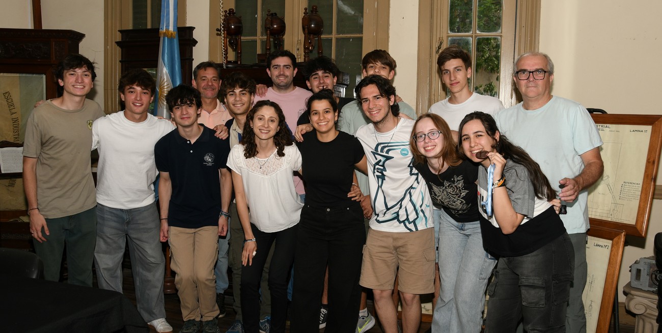 Orgullo industrial: alumnos de la EIS trajeron medallas de las Olimpíadas de Física y Química