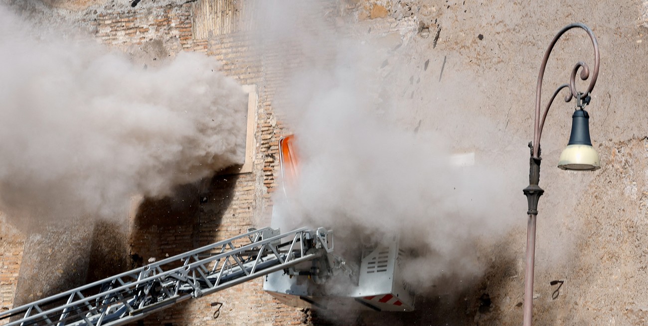 Se derrumbó parte de la Torre dei Conti en Roma 