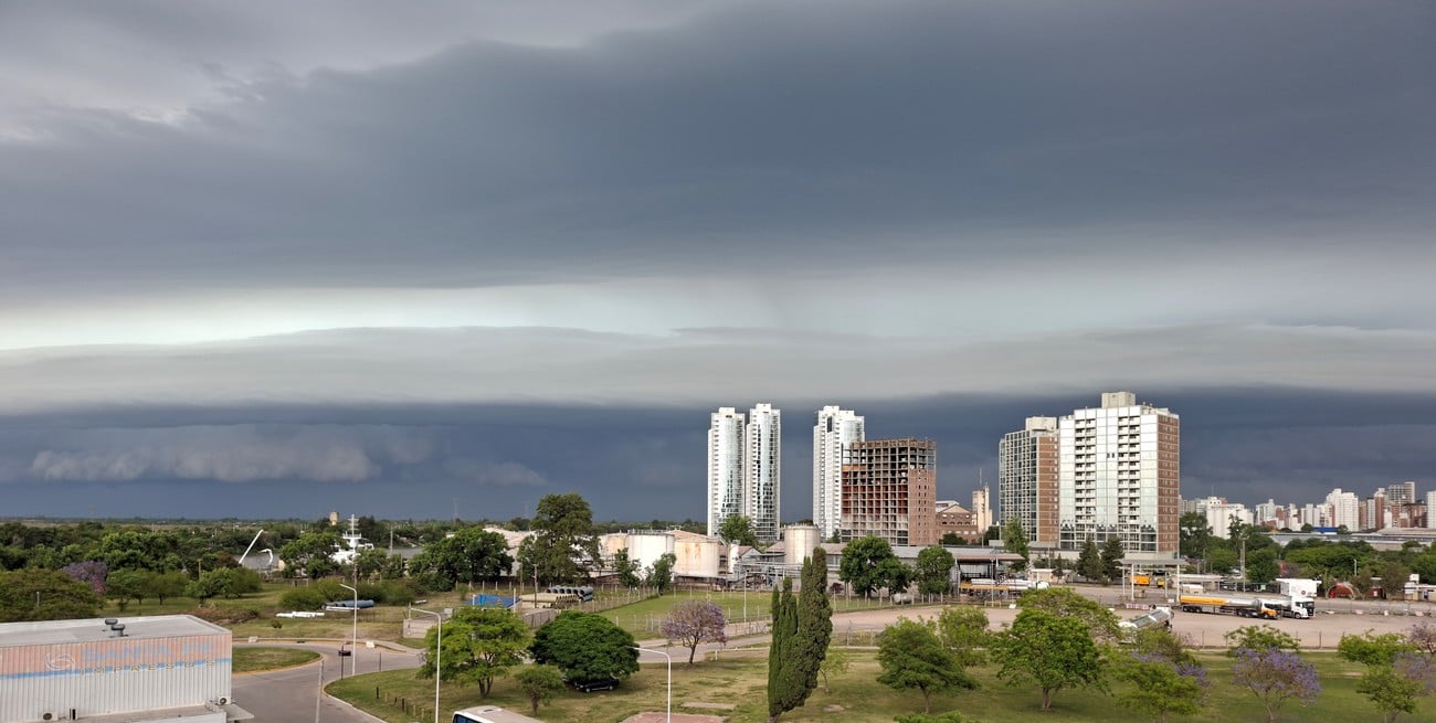 Se oscureció la ciudad de Santa Fe: alerta por tormentas fuertes y viento
