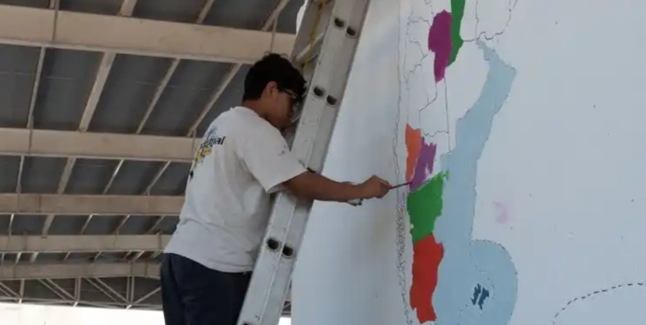 Venado Tuerto: escuelas lucen murales del mapa bicontinental argentino
