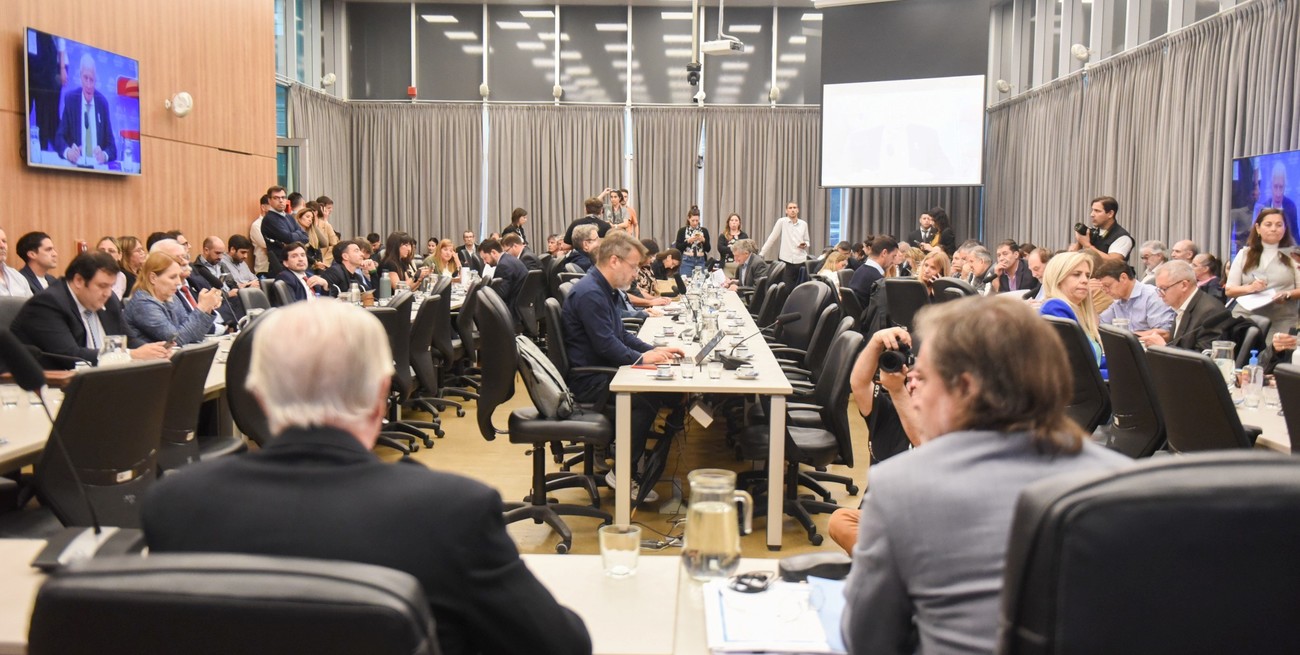 Con voto doble de Benegas Lynch, el oficialismo logró dictamen de mayoría en el Presupuesto 2026