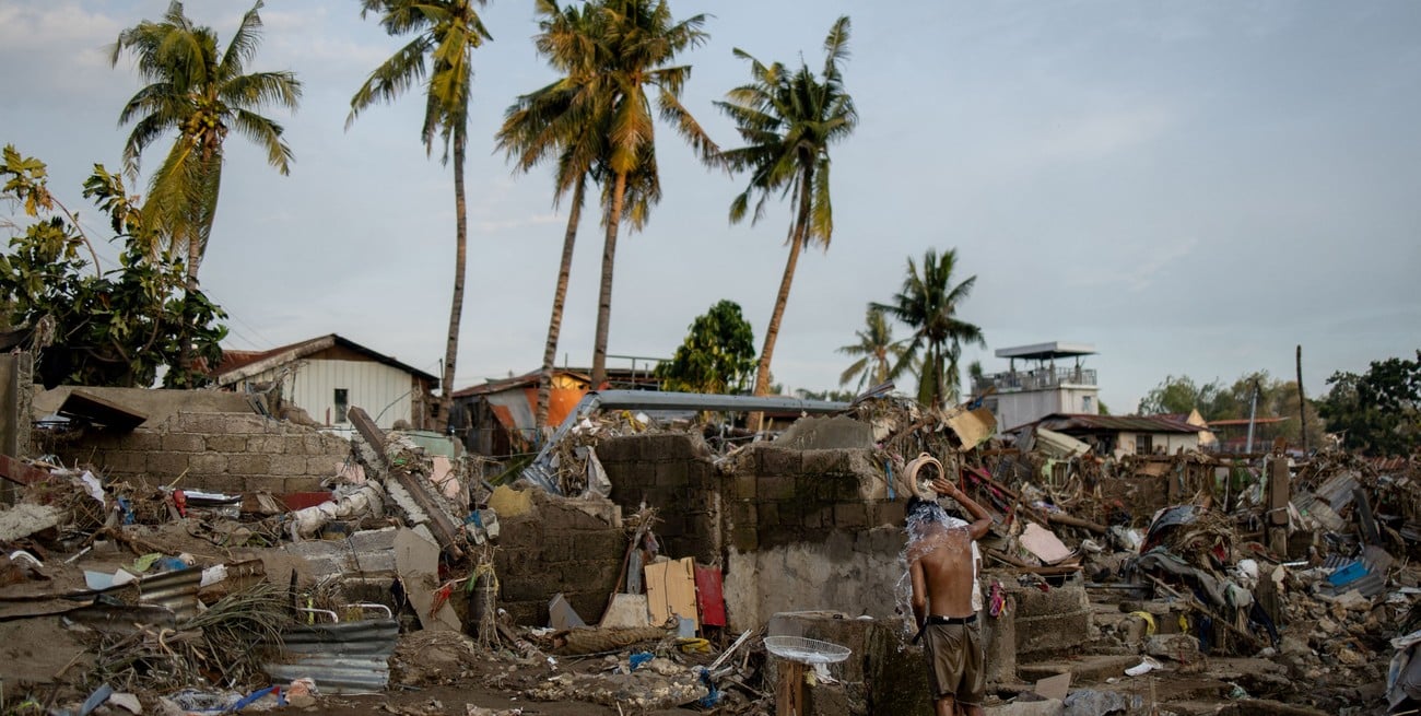 El Tifón Kalmaegi llega a Vietnam tras dejar decenas de muertos en Filipinas
