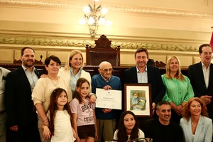 Fábrica de bolitas: el Senado distinguió a Víctor Hugo Chiarlo. Foto: Gentileza