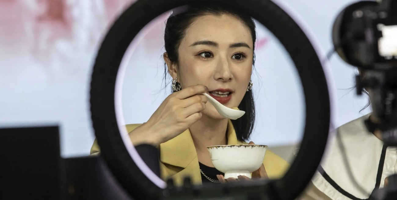 China, las “granjas” de influencers y las 31 prohibiciones en redes sociales