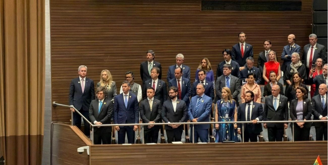 Milei acaparó la atención en la asunción de Rodrigo Paz Pereira