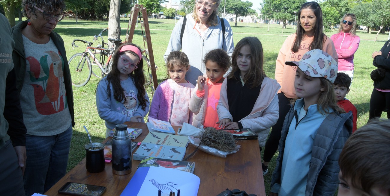 Las infancias, protagonistas del avistaje de aves en el Parque Federal