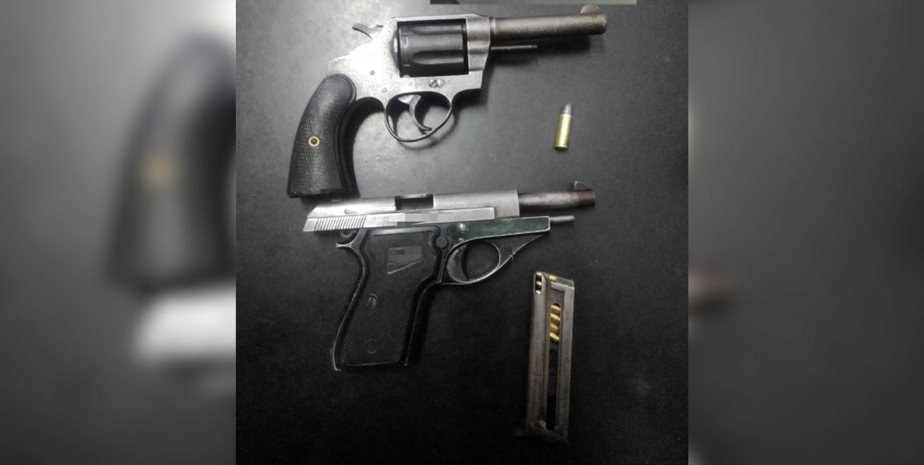 Atraparon a una pareja en moto que portaba dos armas de fuego