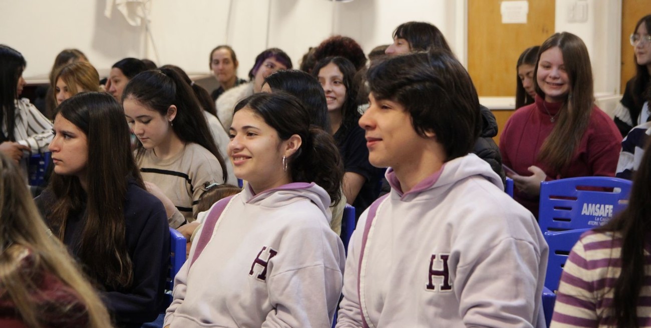 Se entregaron los premios del certamen literario de la escuela Nacional Simón de Iriondo