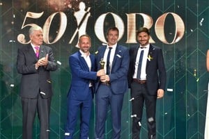 Martín Prez y Luis Trento recibieron el Premio Brigadier de Oro en representación de Pilay. Foto: Special