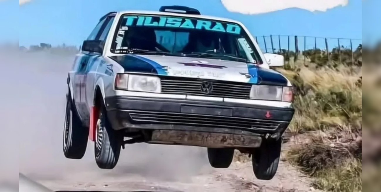 Murió un piloto de rally tras chocar y quedar atrapado dentro de un auto en llamas