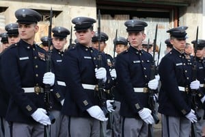 Cadetes del Liceo Militar “Grl. Belgrano” durante una formación militar.