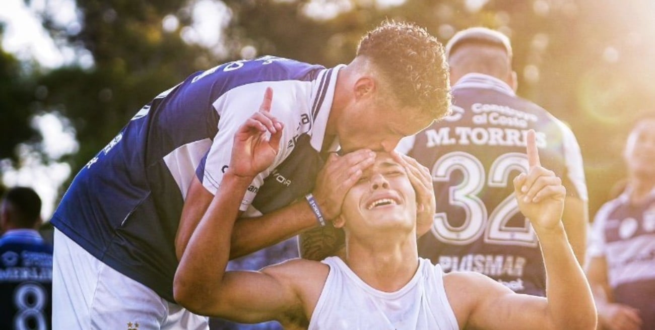 En un partido con incidentes, Gimnasia derrotó a Vélez y se ilusiona con los playoffs