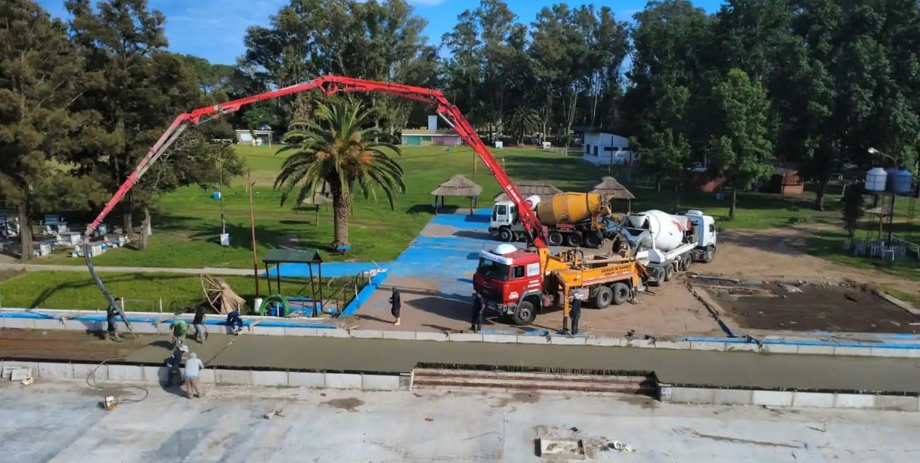 Di Gregorio y Poleri anunciaron el avance de la nueva pileta de Teodelina y la creación de un parque acuático
